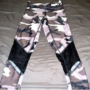 Chill by Will, Camo Capri leggings, sz S